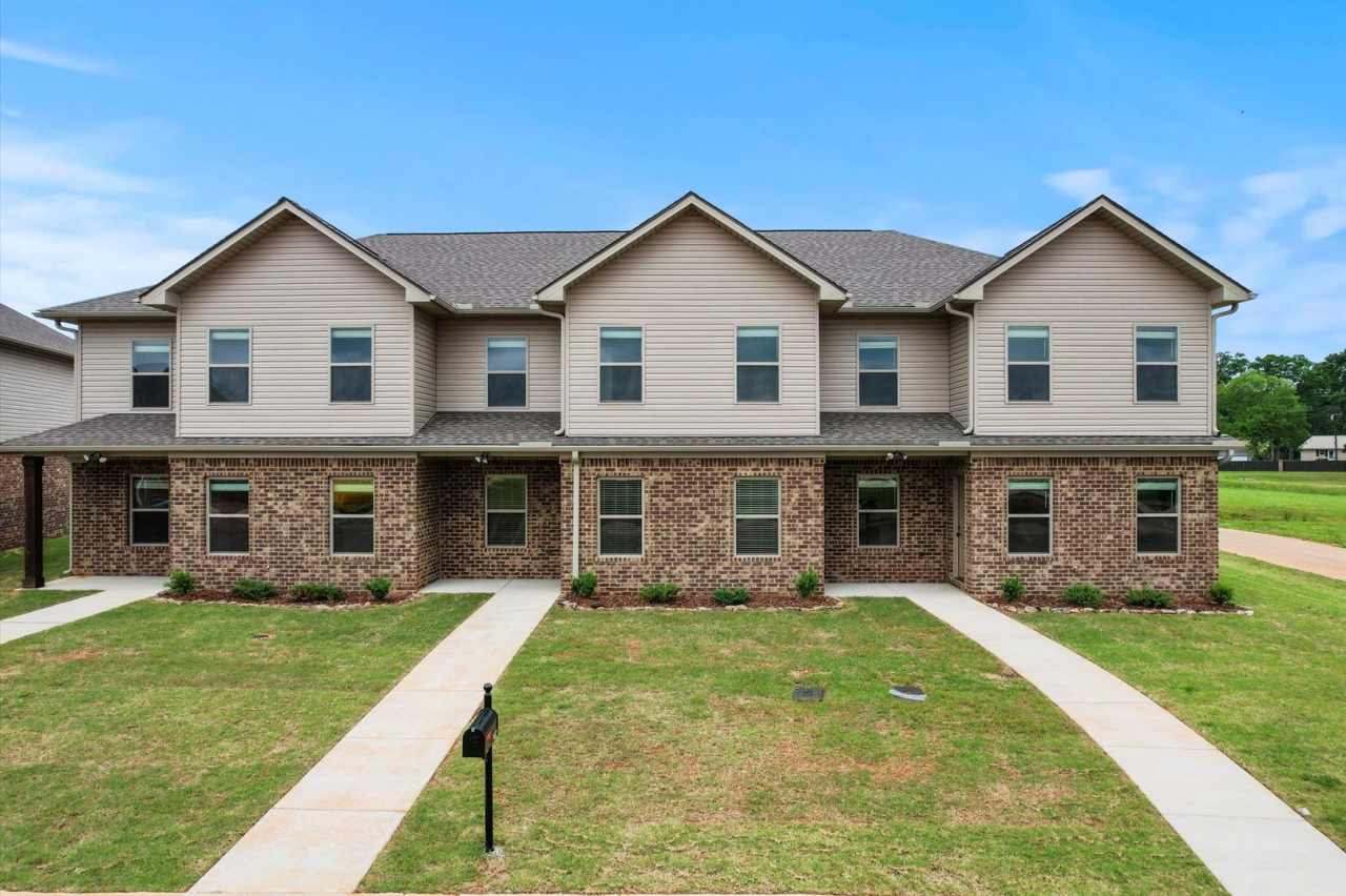 "Get $3,000 Off Rent Today!" Offer Expires 08/31 - Call for details