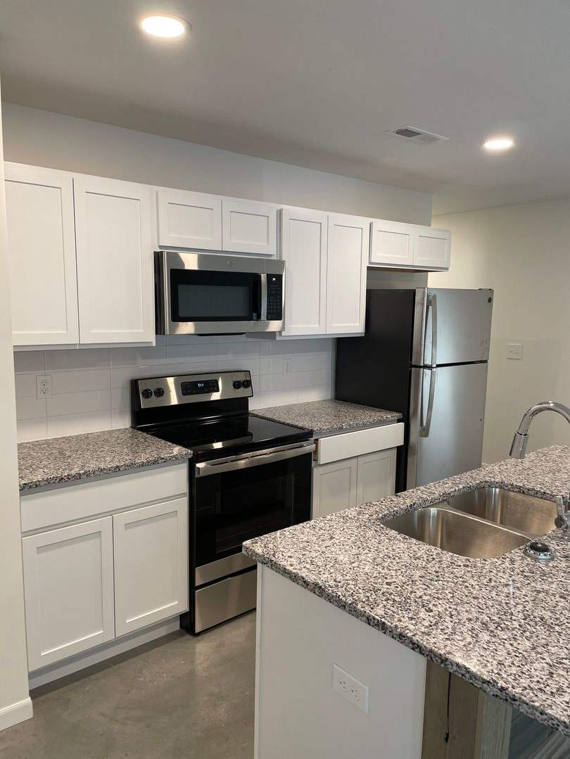 3 Bedroom 2 bath Duplex with Garage Near WSU