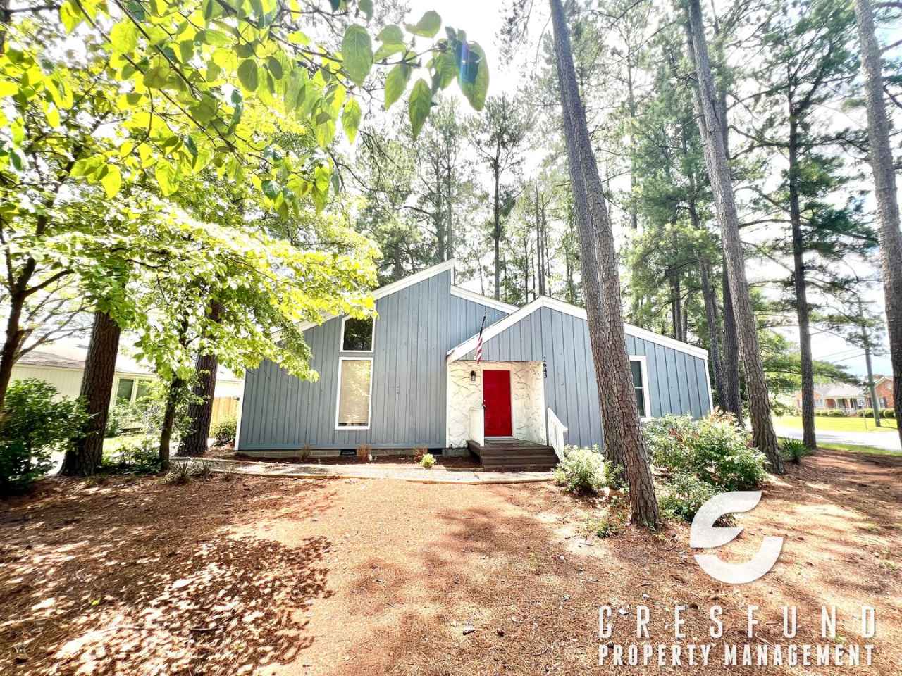 3 BEDROOM AVAILABLE NOW - Convenient access to All-American Freeway!