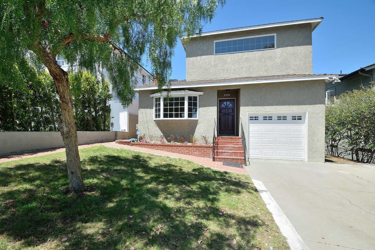 Spacious Four Bedroom Home in Manhattan Beach Hill Section!