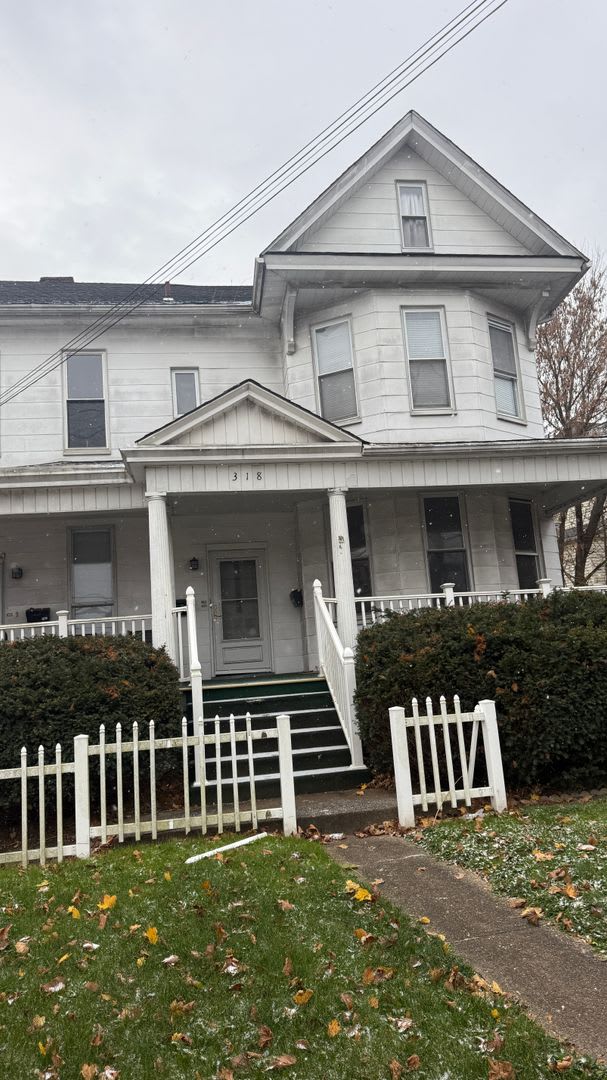 318 Center Ave - unit 1