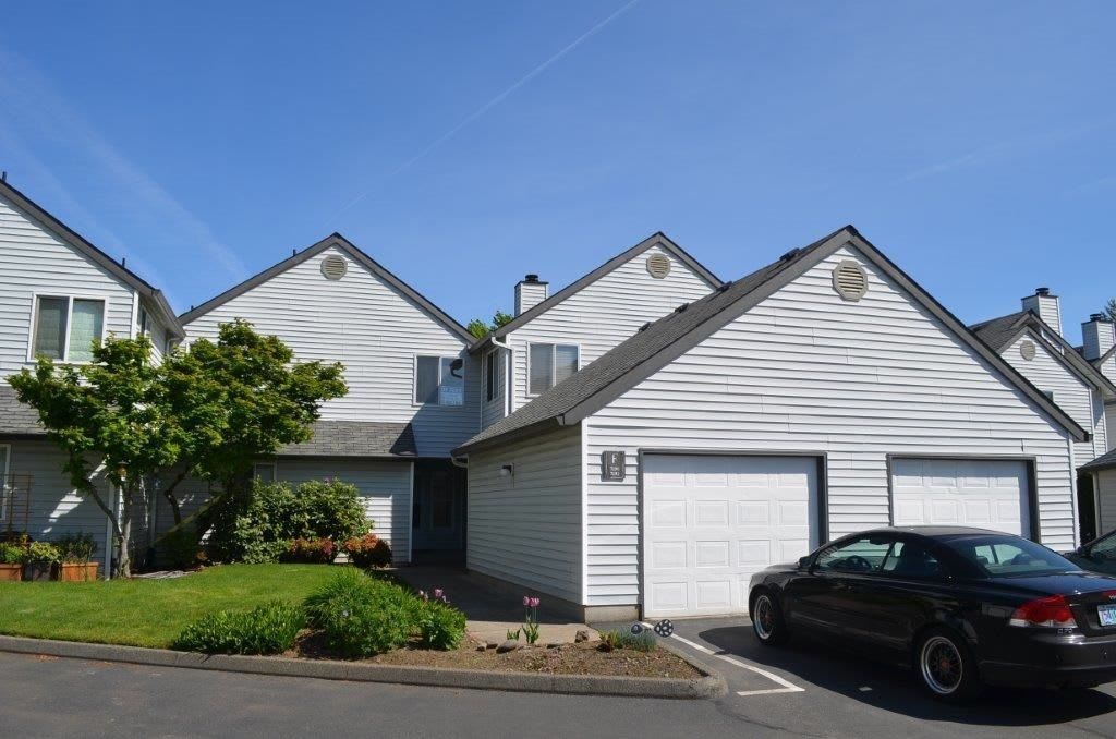 Stylish and Conveniently Located 3 Bed, 2.5 Bath Townhouse in Milwaukie