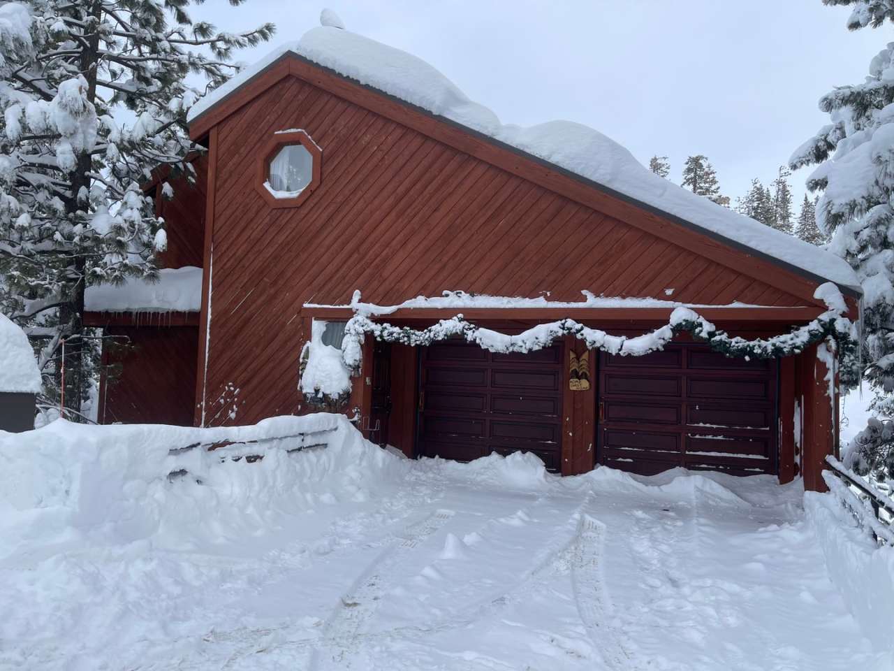 Beautiful furnished house in Stateline available now!