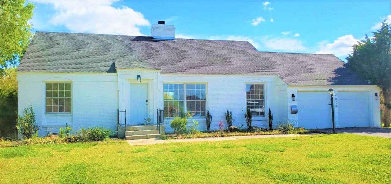 3 Bed 1.5 Bath 2 car garage in Nichol's Hills Addition NW OKC