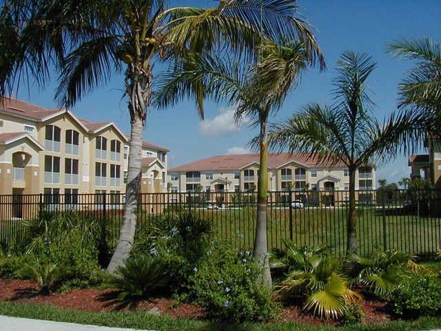 The Lakes at College Pointe