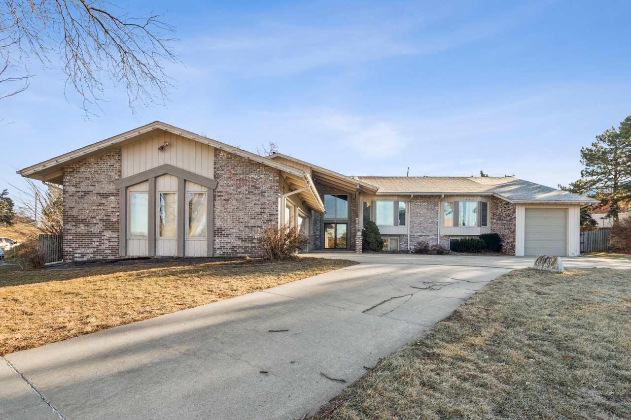 Well-Located 4-Bedroom with Ample Space!!