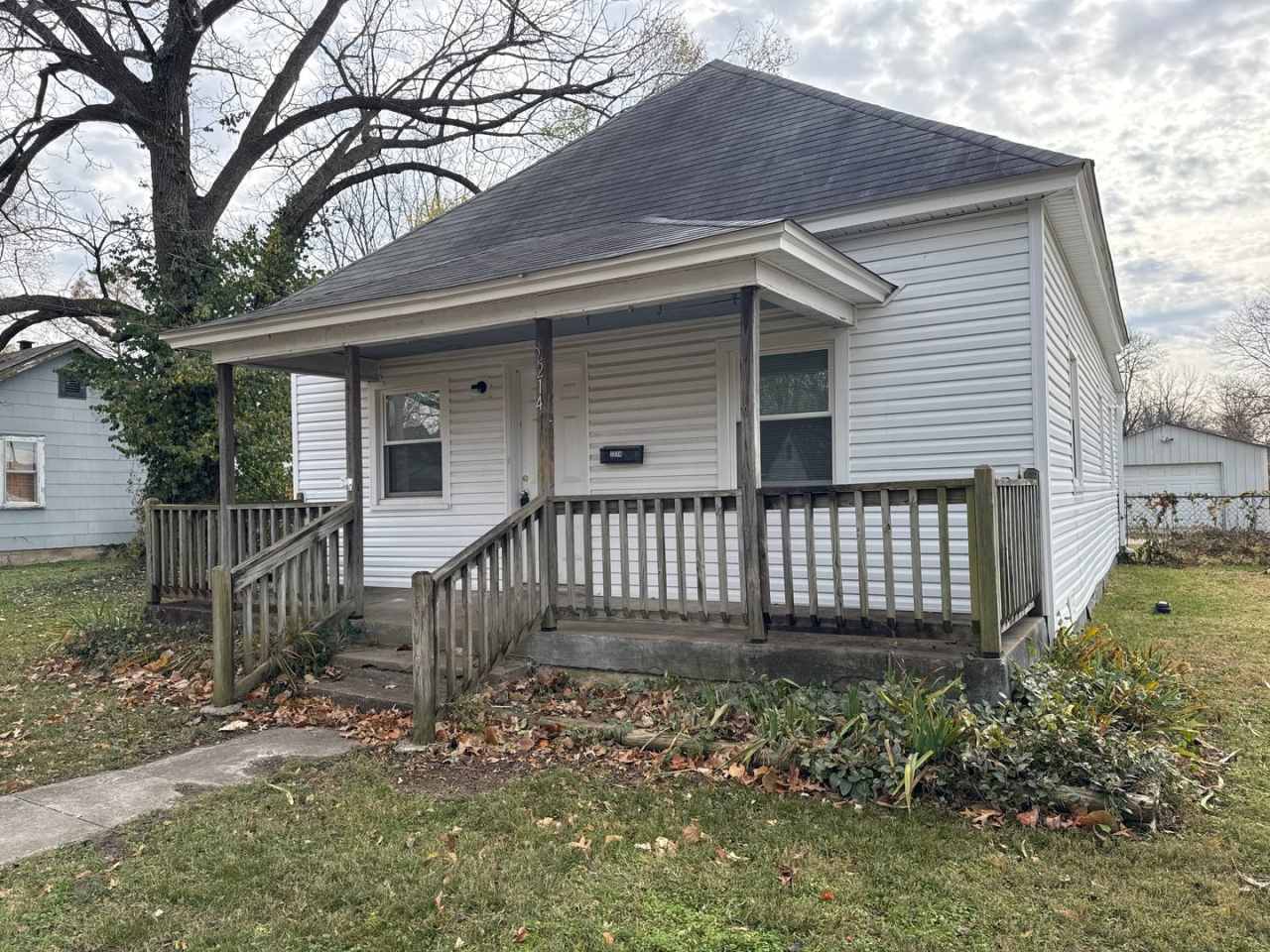 2 Bedroom 1 Bath Beautiful Inside! $895