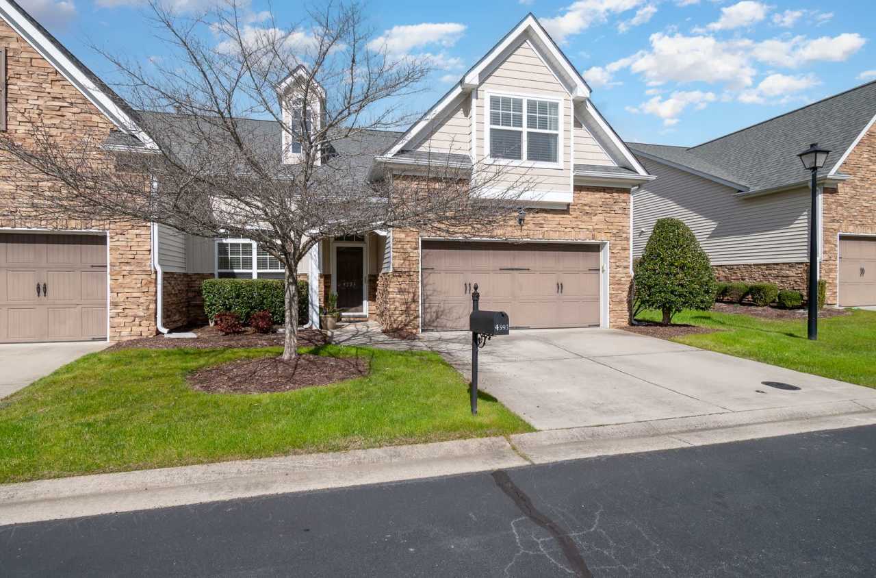 Beautiful Maintanance-Free 3 bedrooms 3 FULL baths Greensboro townhome + LOFT + 2 car-garage