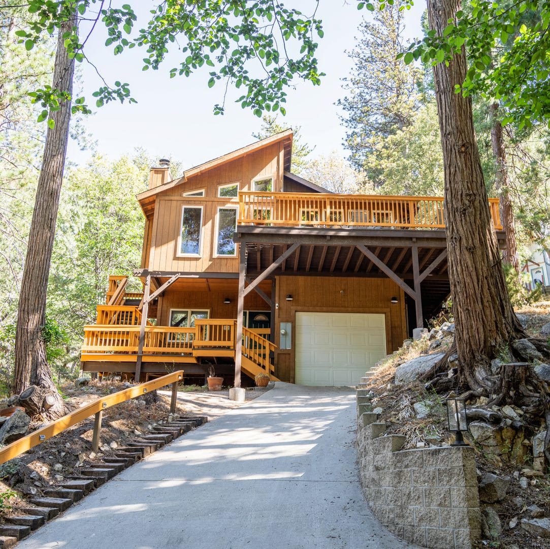 Stunning Lodge Near Beautiful Lake Gregory