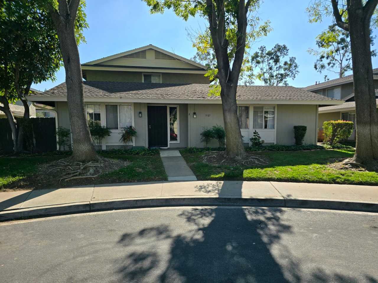 Spacious townhome in a well-maintained El Cajon complex