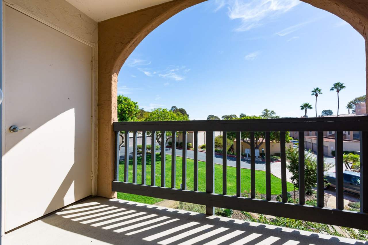 Top floor condo in Gated Community!