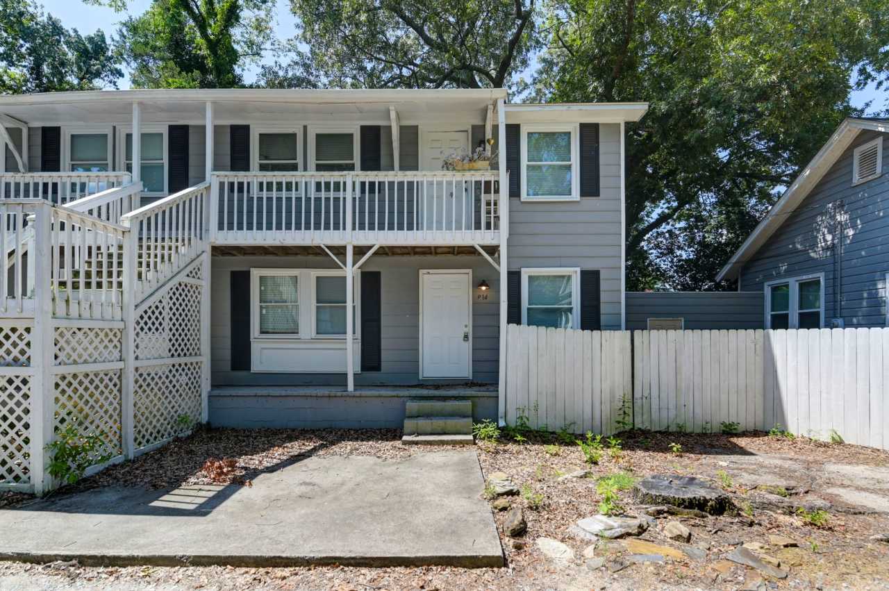 Just 8 Minutes from USC – Charming 2 Bedroom Home with Covered Front Porch!