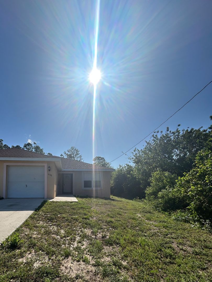 3 BED 2 BATH DUPLEX 1 CAR GARAGE