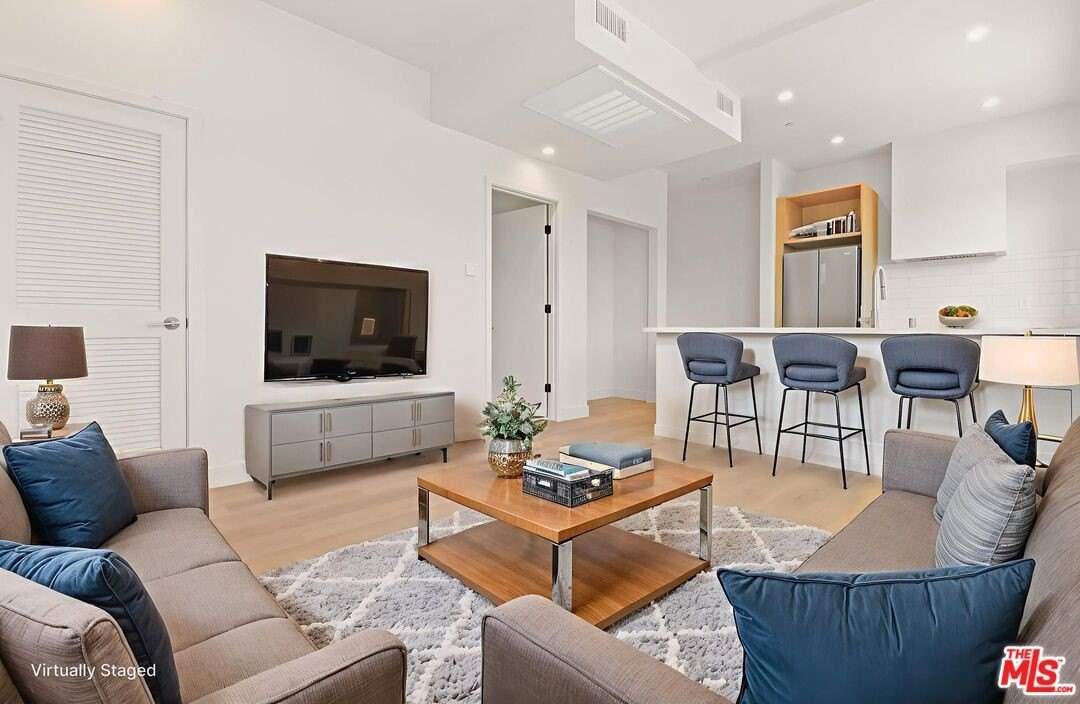 2671 Benedict St unit: 4