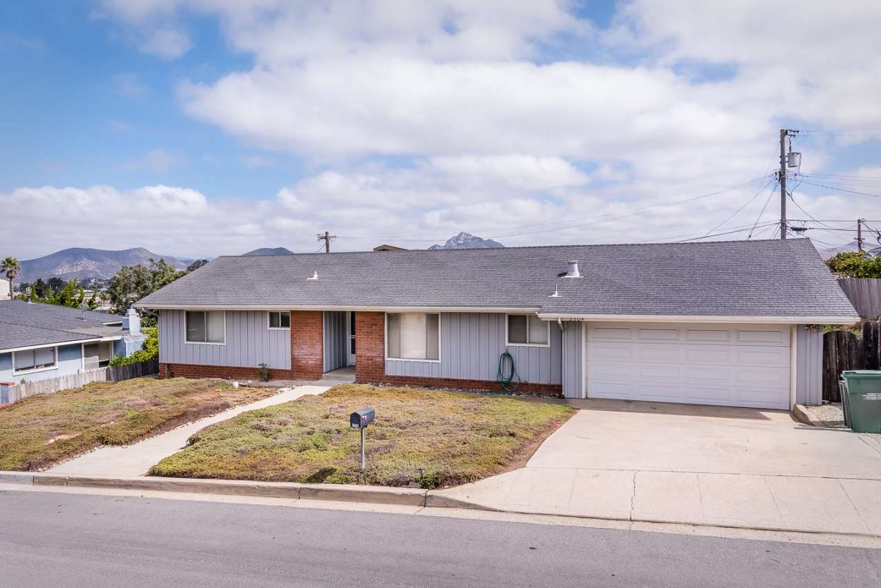 3 bedroom house on large lot