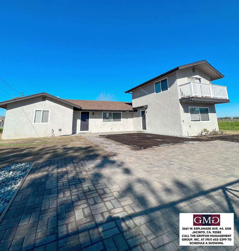3 Bedroom, 2 Bathroom House w/ Bonus Rooms on 20 Acre Equestrian Ranch