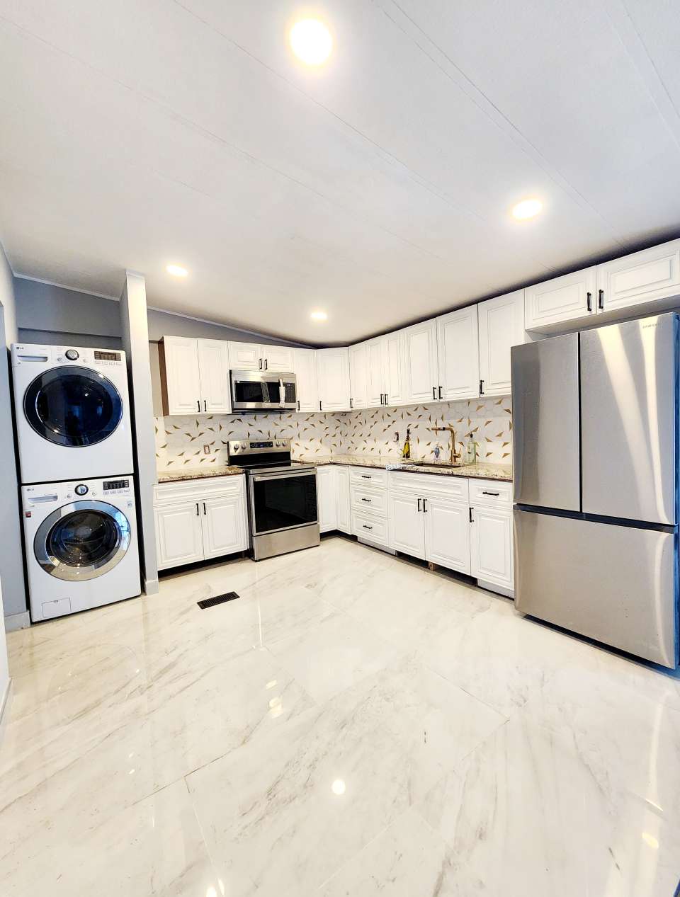 7501 142nd Avenue North Lo420