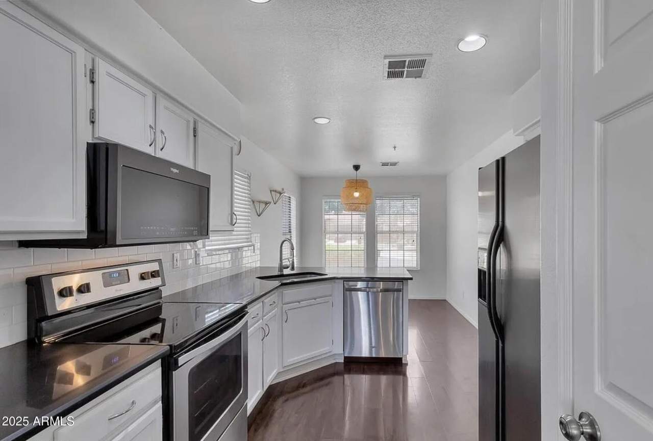 8824 E MESCAL Street