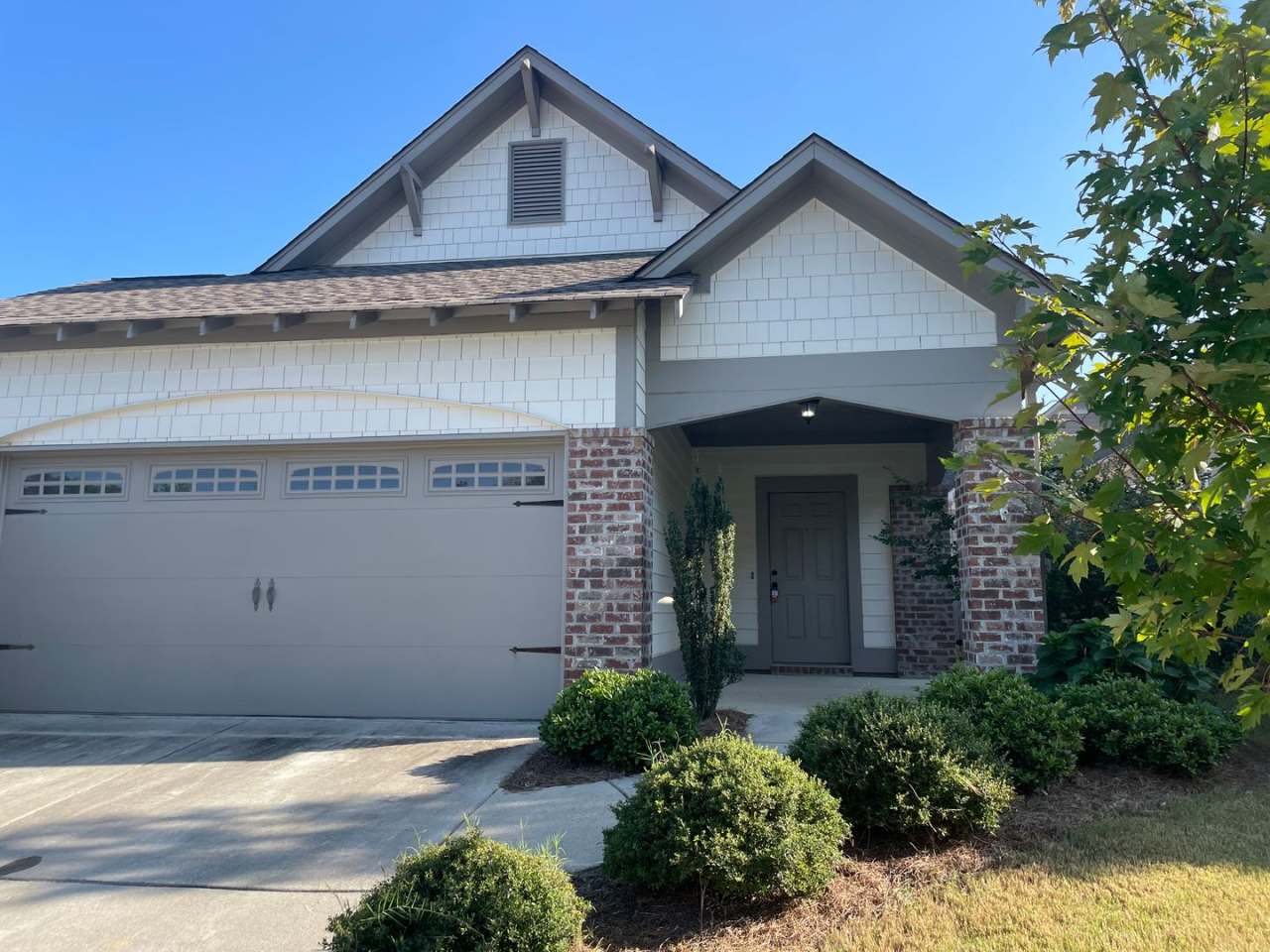 3 Bedroom Home With Spacious 2 Car Garage