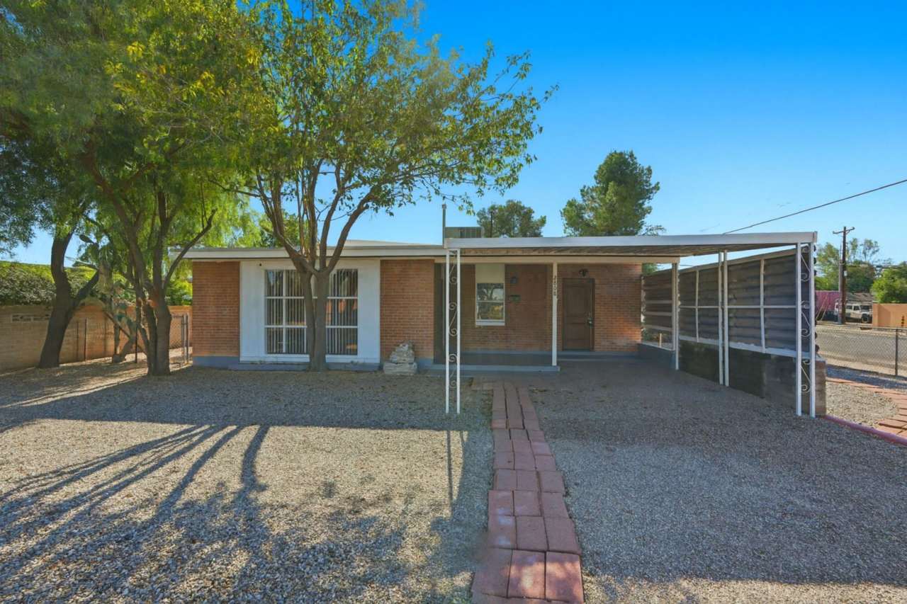 Light-Filled Tucson 2 Bedroom Rental – Move In This November!