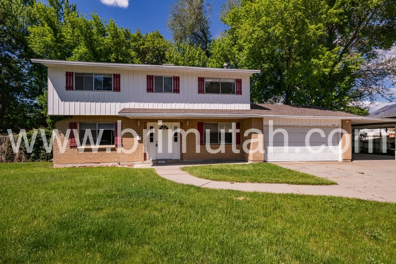 1561 E Delaware Lane