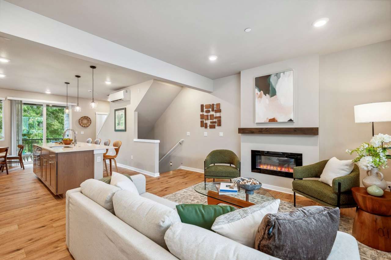 3 Bed | 3.5 Bathroom | 1626 Sq Ft | $3,450