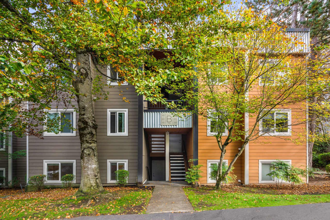 Modern 2 Bedroom 2 Bathroom Condo Close to Downtown Kirkland
