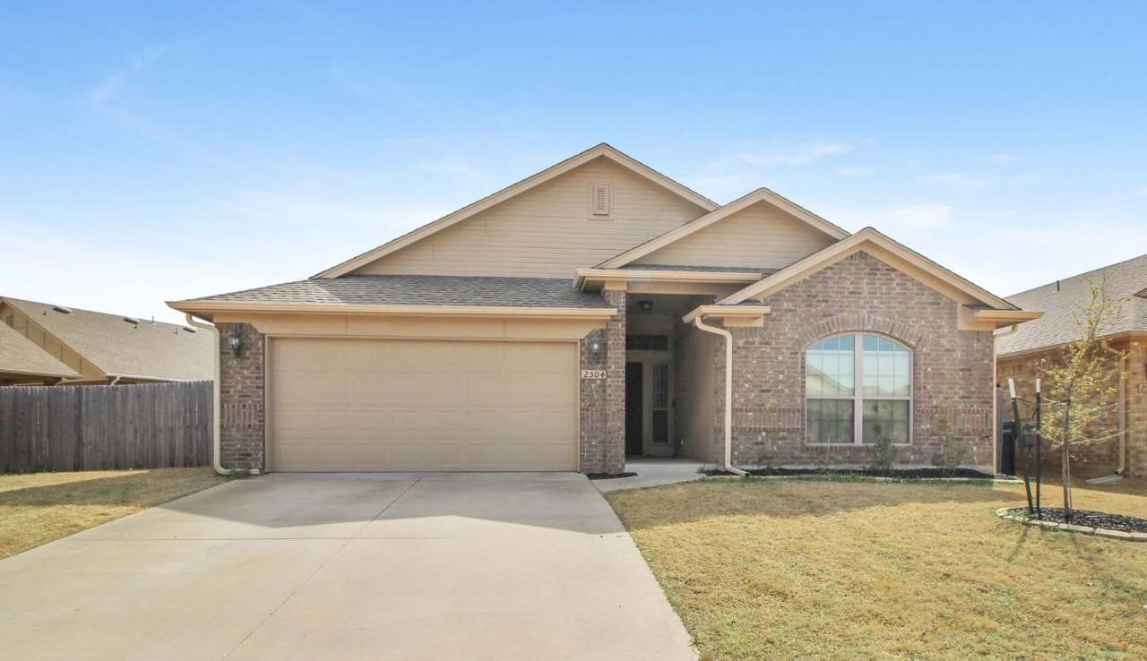 Charming 3 Bed 2 Bath With Office