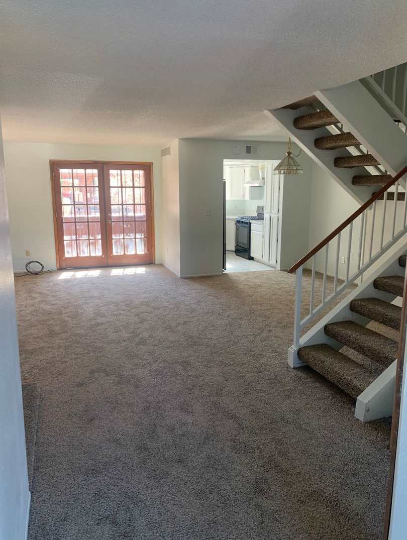 2 Bedroom 2.5 Bath near Sahara  Jones