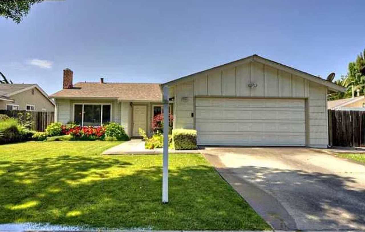 Charming 3-Bedroom Home with Pool in Fremont!!
