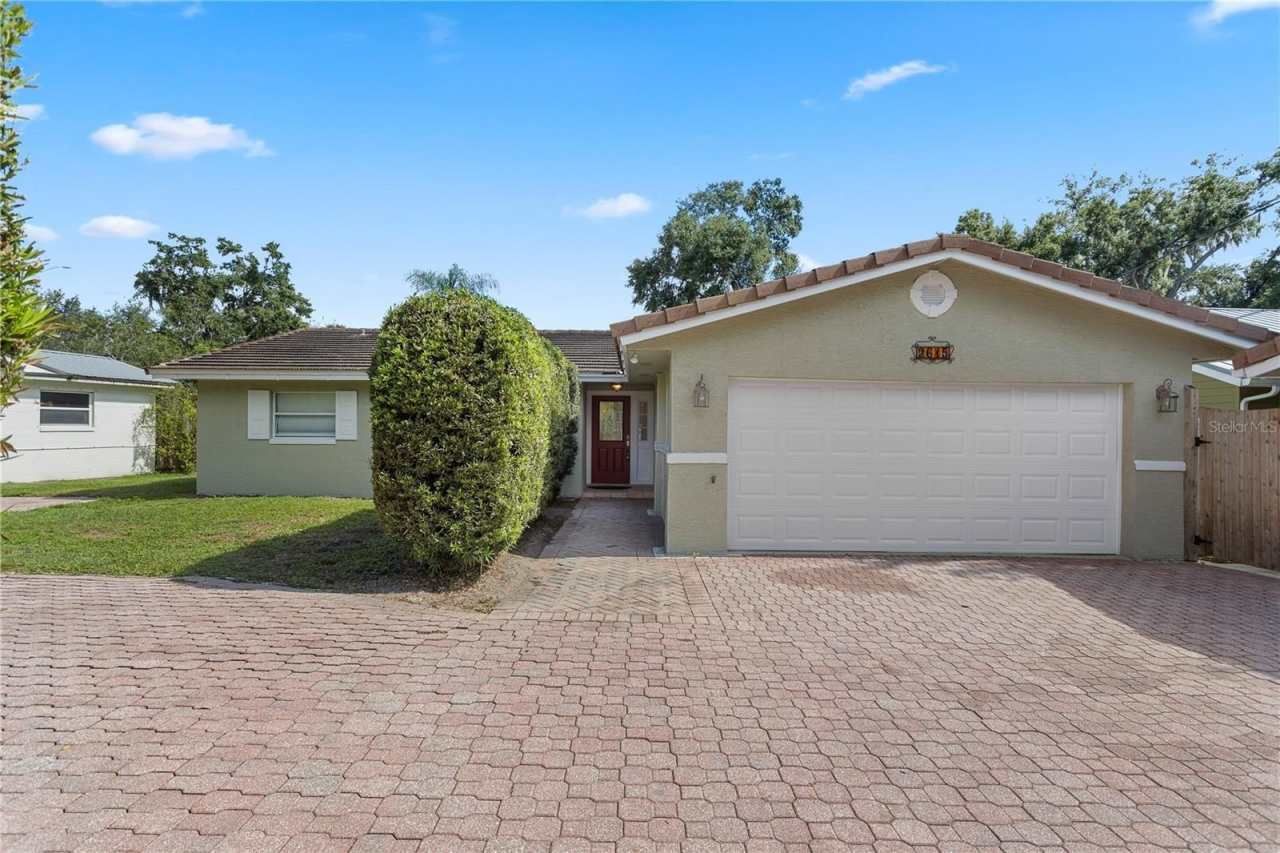 2615 S CRYSTAL LAKE DRIVE