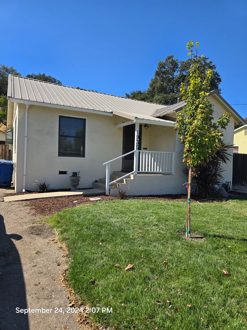 2 bed 1 bath with bonus room