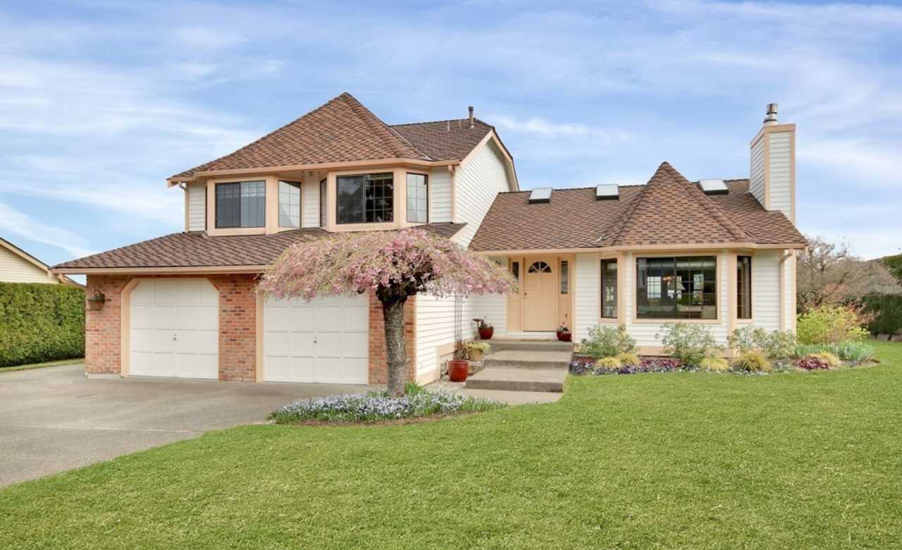 Stunning large 3 bedroom home in West Auburn available now!!