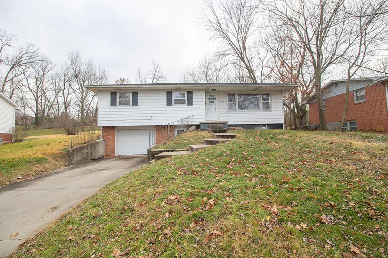 Classic 3-Bedroom Home with Garage and Fenced Yard in Central Columbia