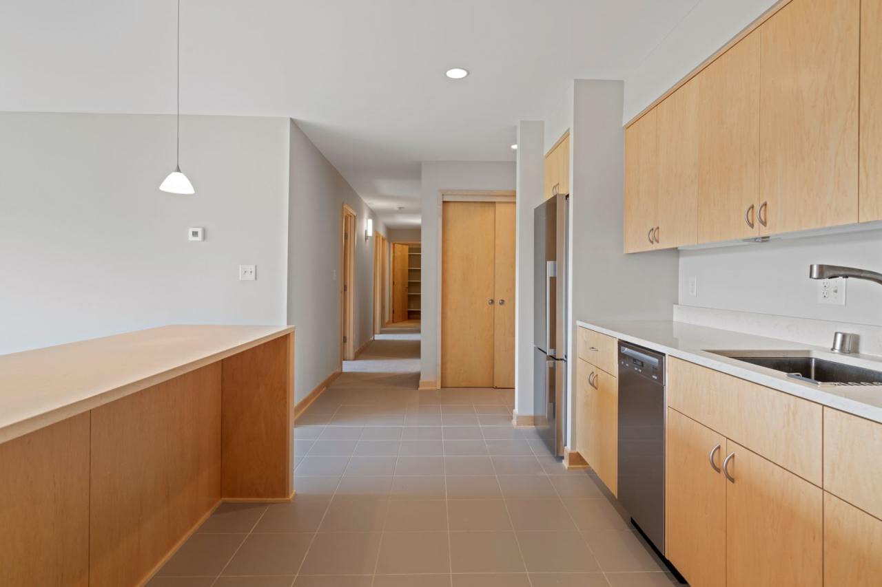 1, 2  3 Bedrooms Available, near U of M! Beautiful remodeled Apartments! Lauderdale