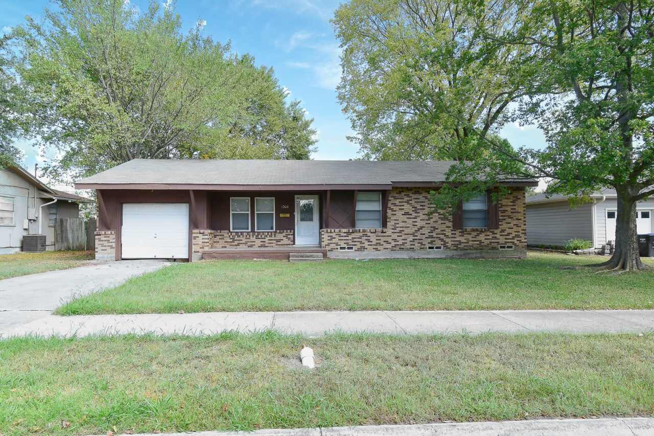 1304 Skyline - House