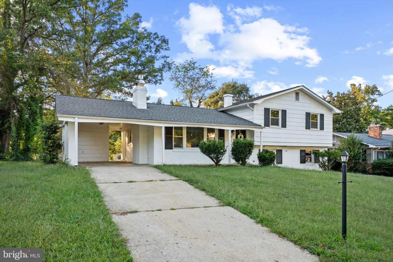 9109 PINEHURST Drive