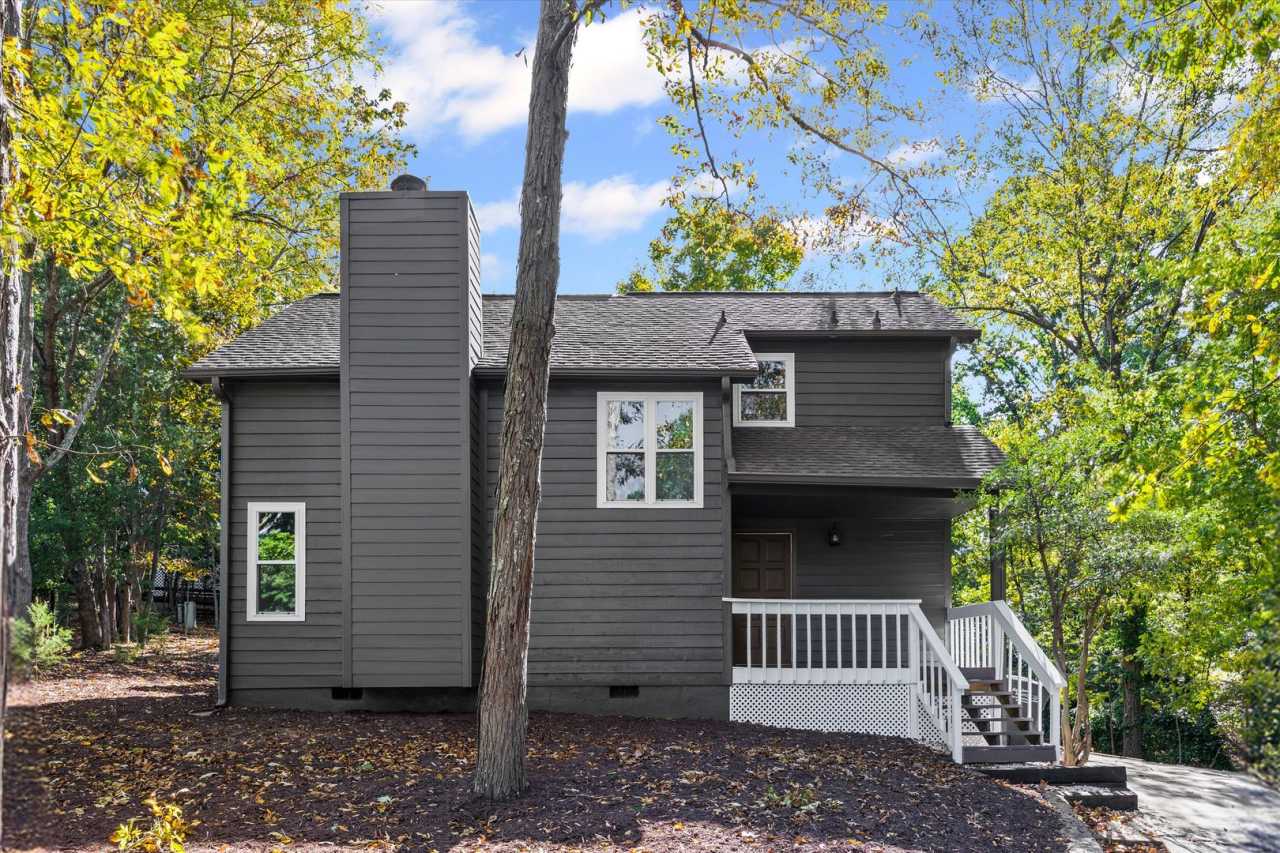 Beautifully updated and freshly painted 3-bed, 1.5 bath in Tega Cay!