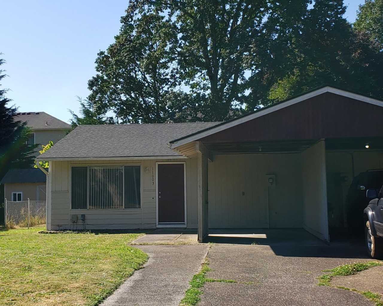 Cute 2BD Duplex, - Has all Hardwood Laminate and Tile!