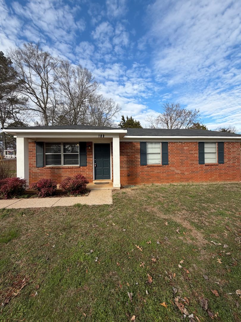 189 Warden Dr | 3 Bd | 1 Ba | 1,000 Sq Ft