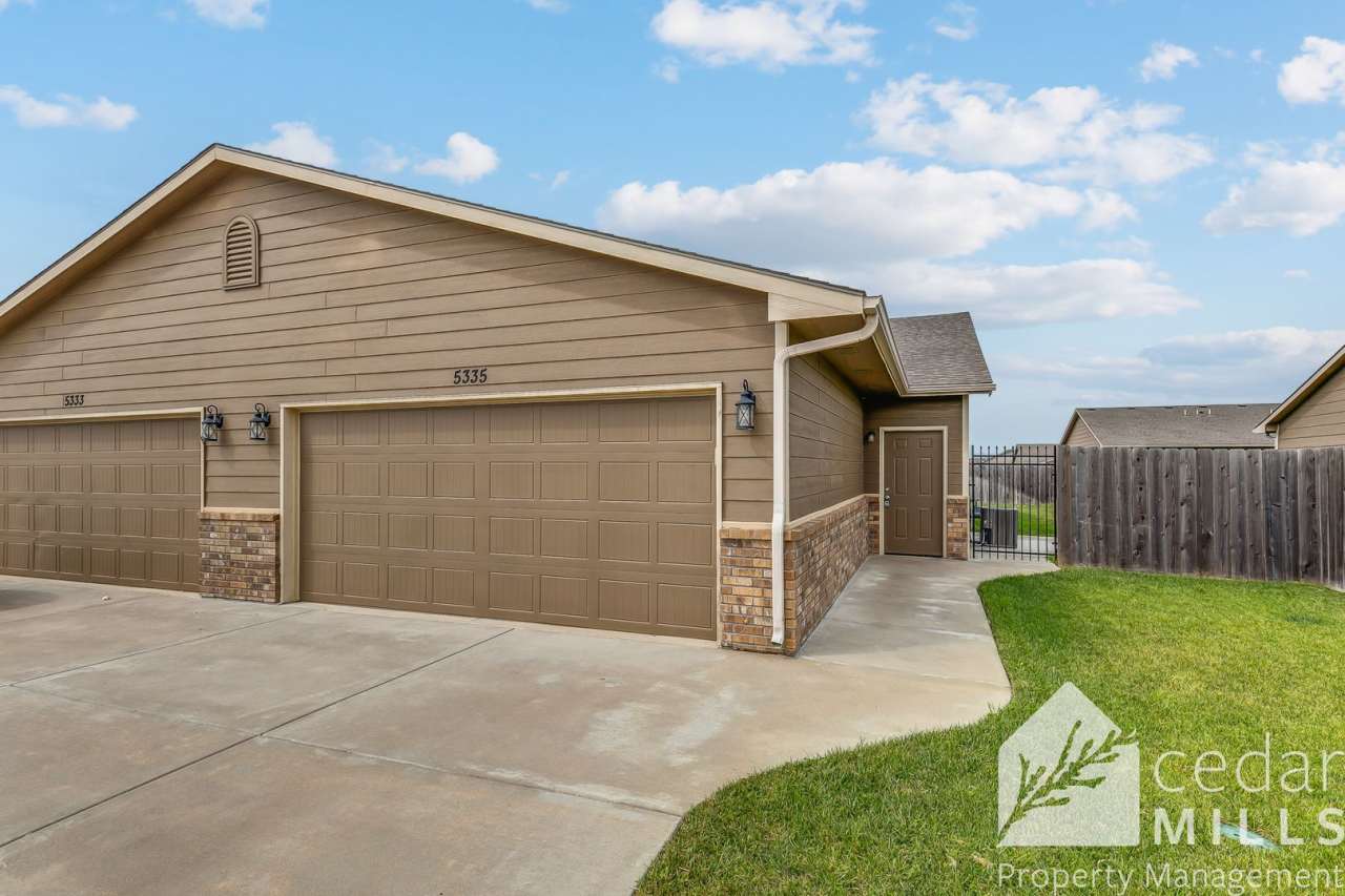 3 Bed Duplex Across from NE Magnet