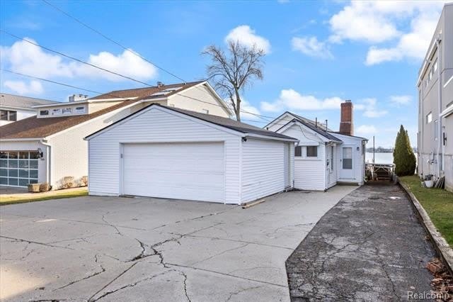 3733 LAKE FRONT Street