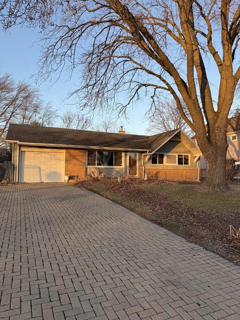 655 W Comstock Avenue