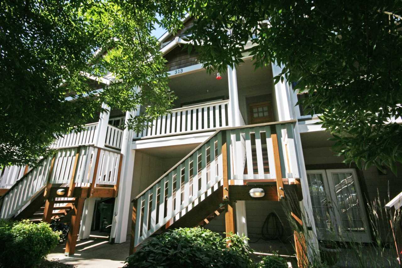 3 bedroom 3.5 bath town home