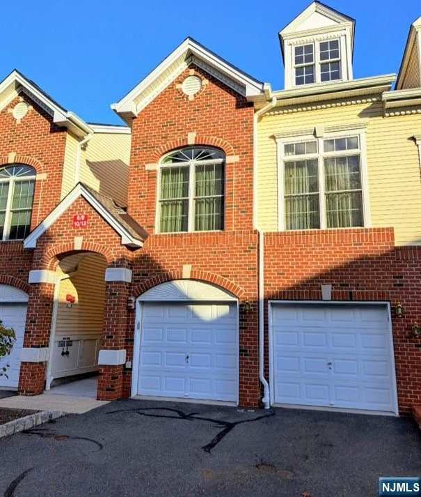 10 Goffle Brook Court