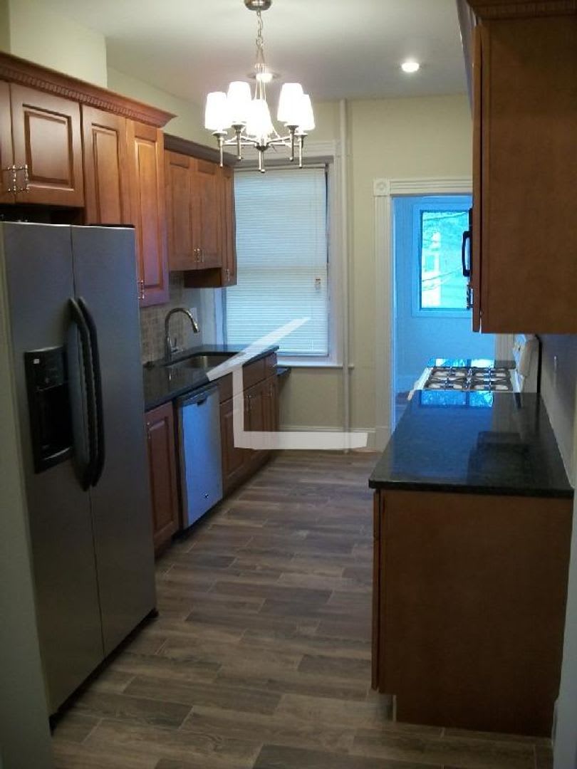 Modern Big Bed with Laundry in Unit near BU! Perfect Location! Ht + HW Inc