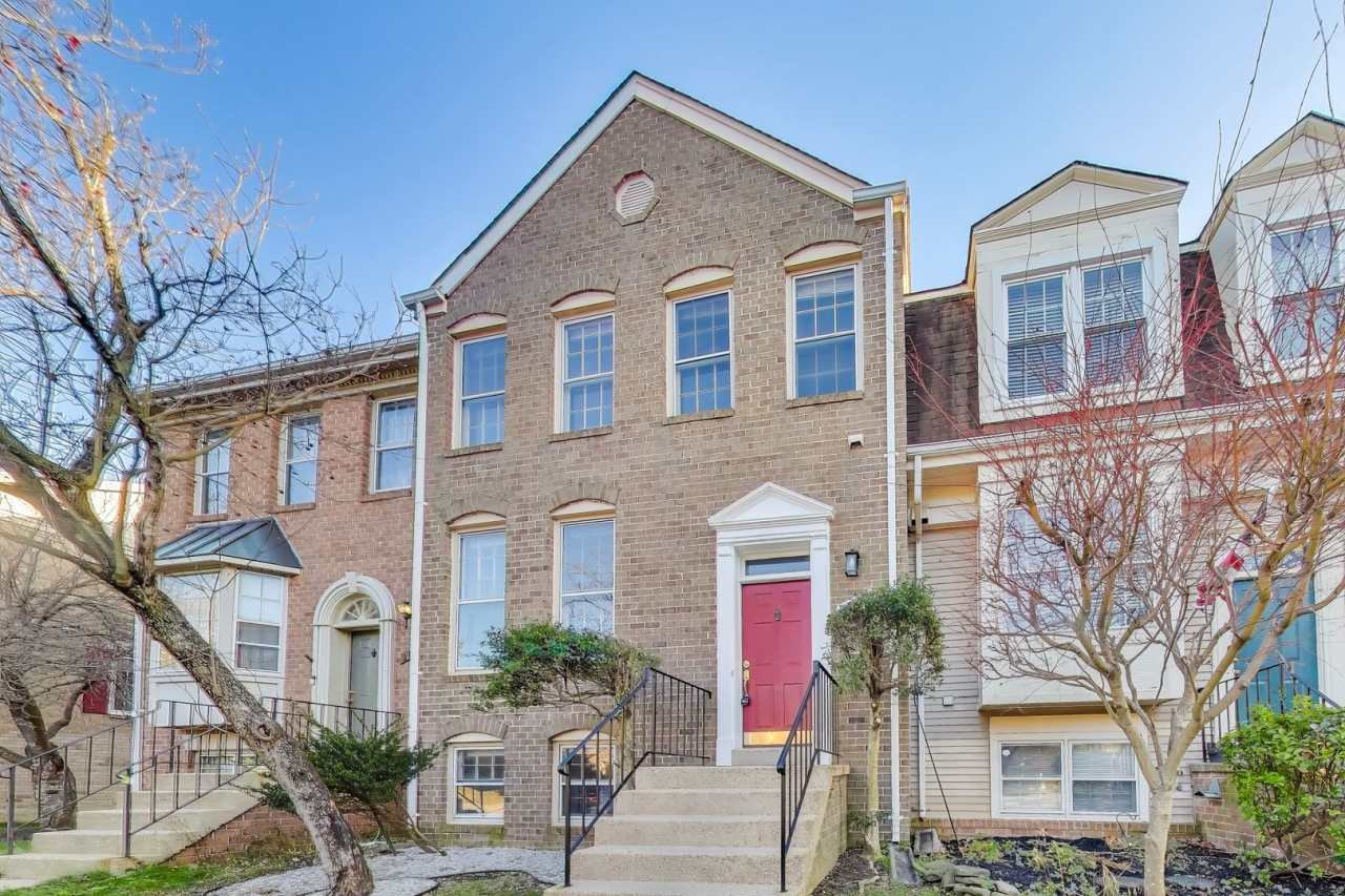 Colonial Style 4BR, 3.5 Bath Townhome in Silver Spring – Move-In Ready!