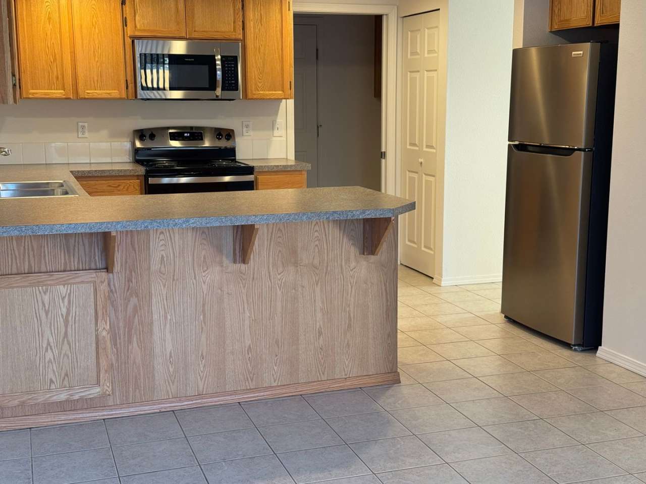 Charming 3-Bed Duplex with 2.5 Baths  1600 Sq Ft - Prime Spanaway Location!