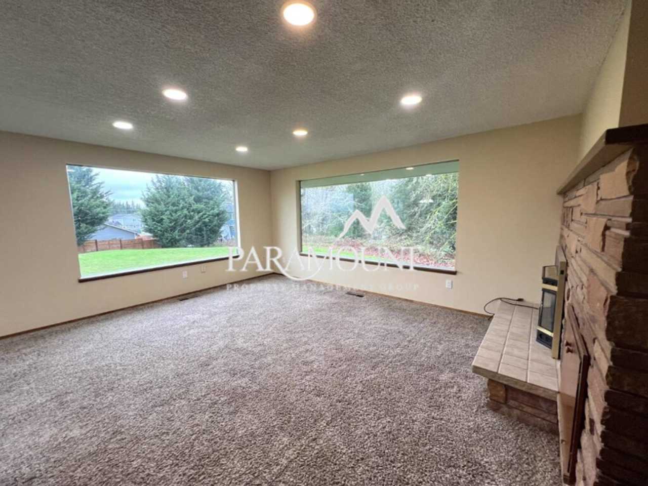 Tucked Away Upper 2 Bedroom Duplex in Port Orchard