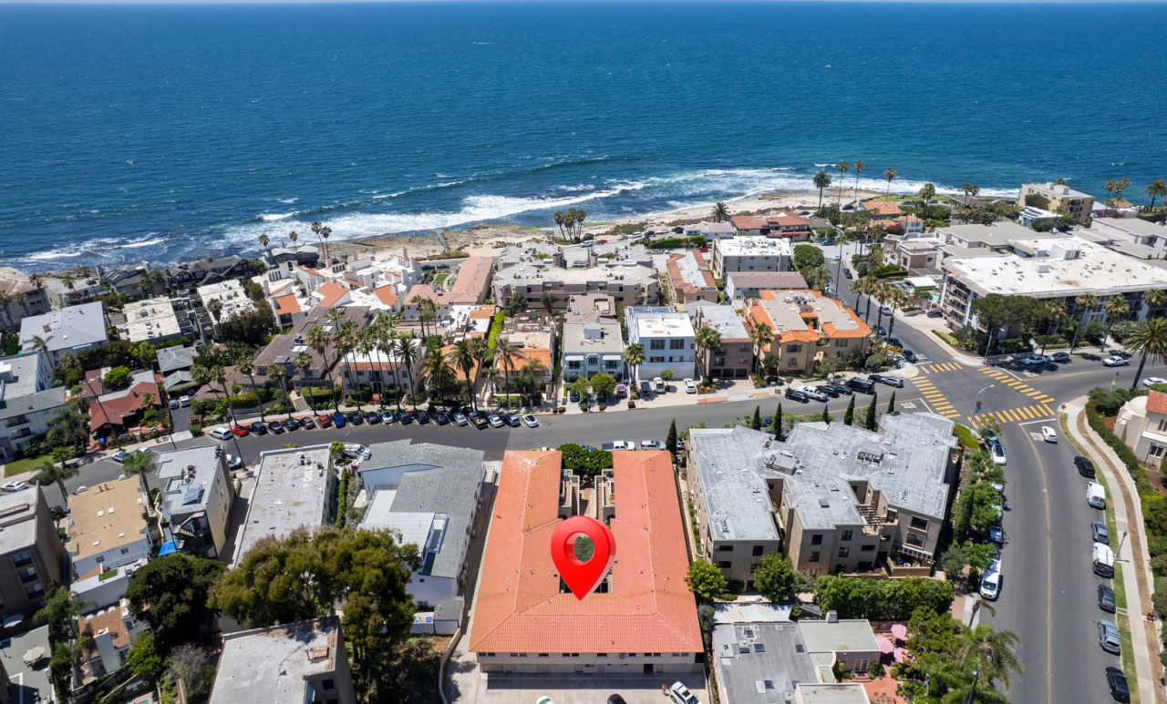 La Jolla Village/Beach 1 Bedroom ~ Only a Block from the Beach!